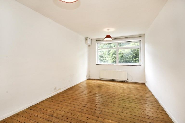 View Full Details for Queens Drive, N4 2BH