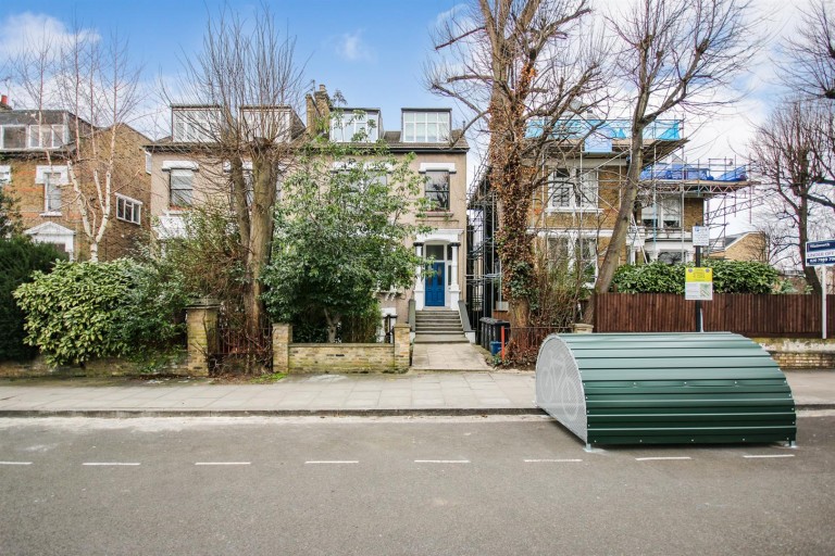 View Full Details for Queens Drive, N4 2BB