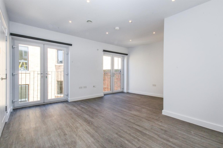 View Full Details for High Road, N12 9RA