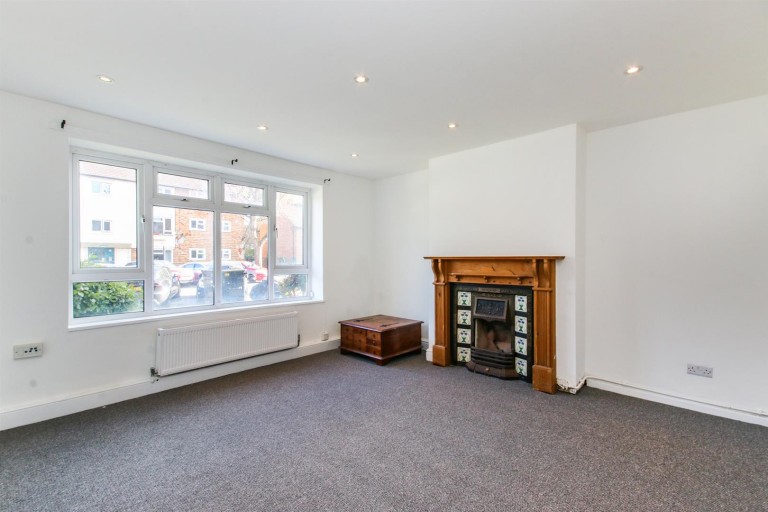 View Full Details for Boyton Close, N8 7BA