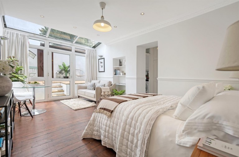 Highbury Park, N5 2XE