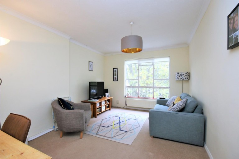 View Full Details for Frensham Court, N5 2ES