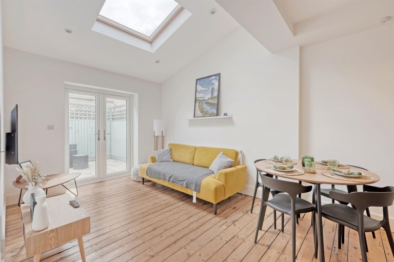 View Full Details for Douro Street, E3 2TS