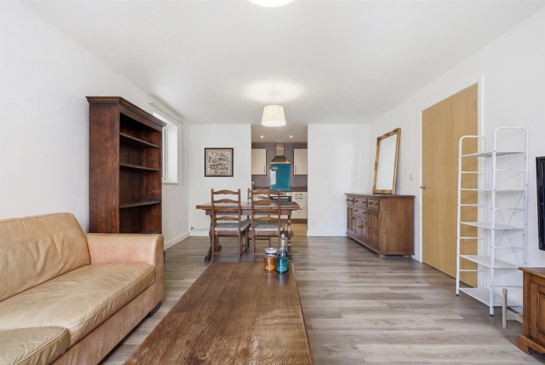 View Full Details for Seven Sisters Road, N4 2EP