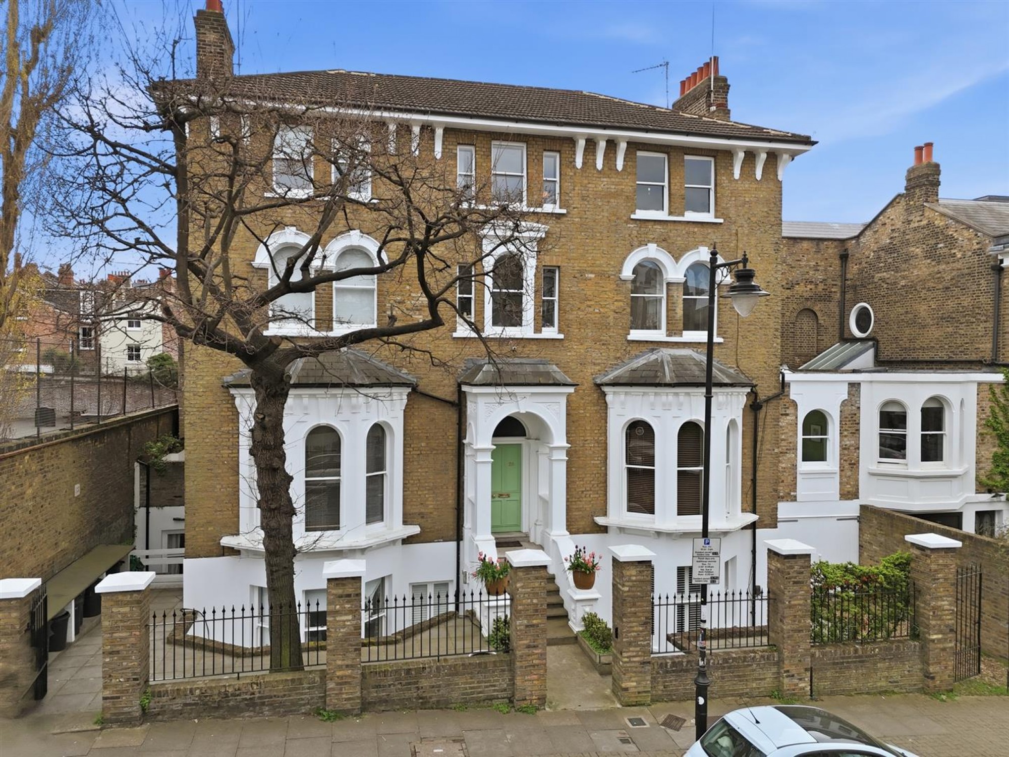 Highbury Hill, N5 1AL